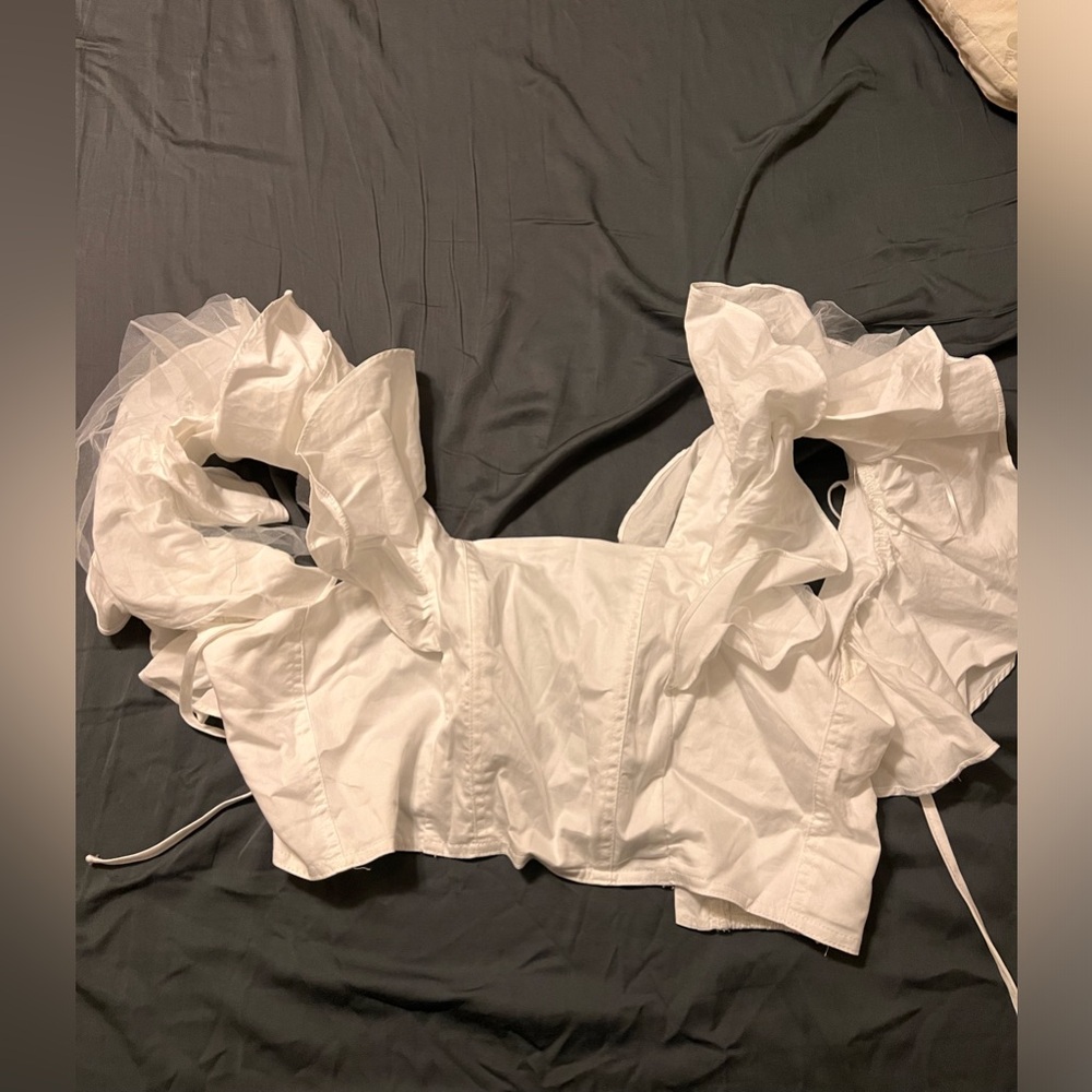Super cute ruffle top never worn